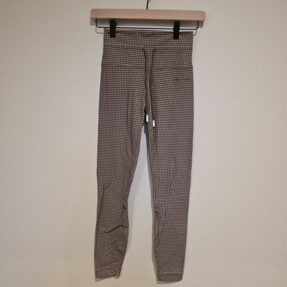 Women's Gold Patterned Activewear Set - Picture 6 of 8